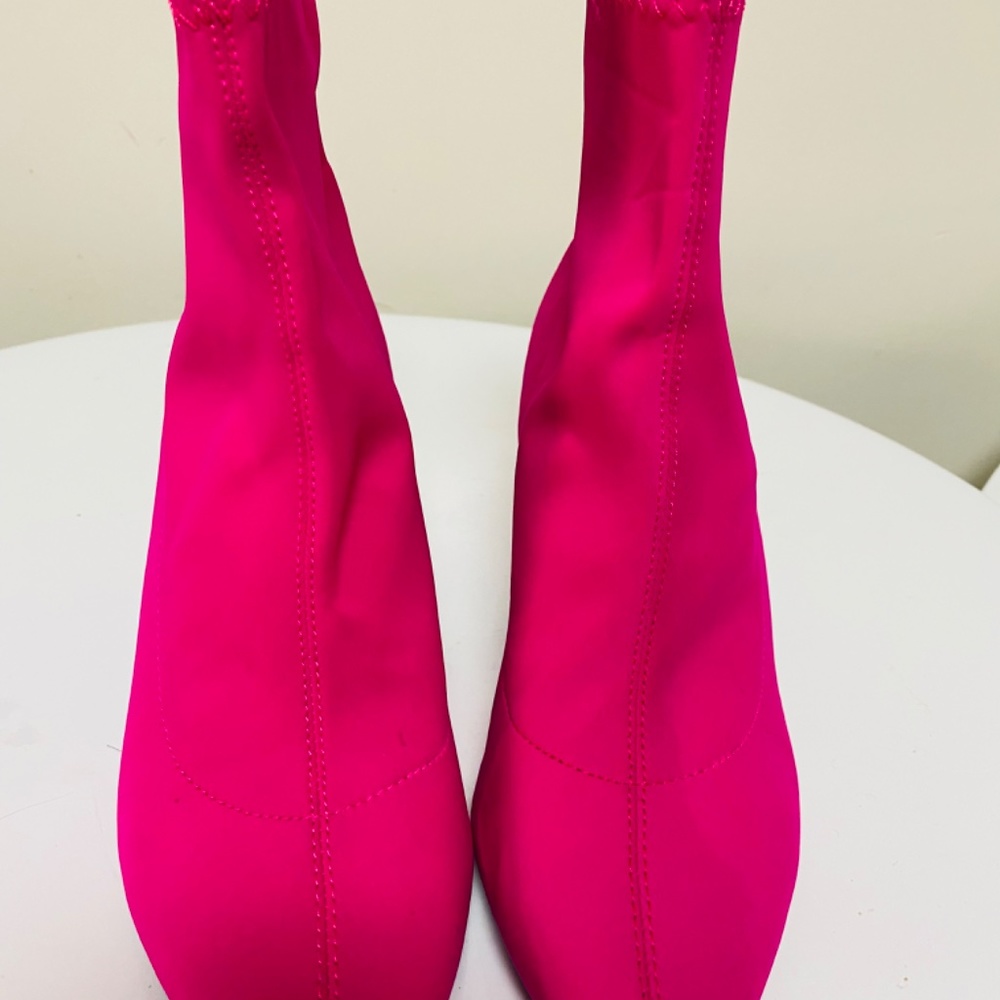 Pink boots heeled- gently used - Picture 2 of 6
